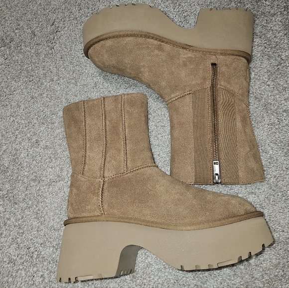 UGG Women's Classic Twin Seam New Heights Boots - Picture 5 of 8